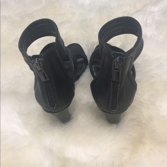 Calvin Klein - Picture 3 of 4